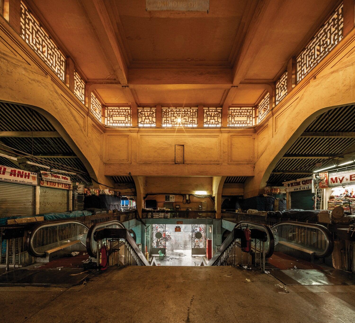 Sign Snaps Portrait of a city by Alexandre Garel