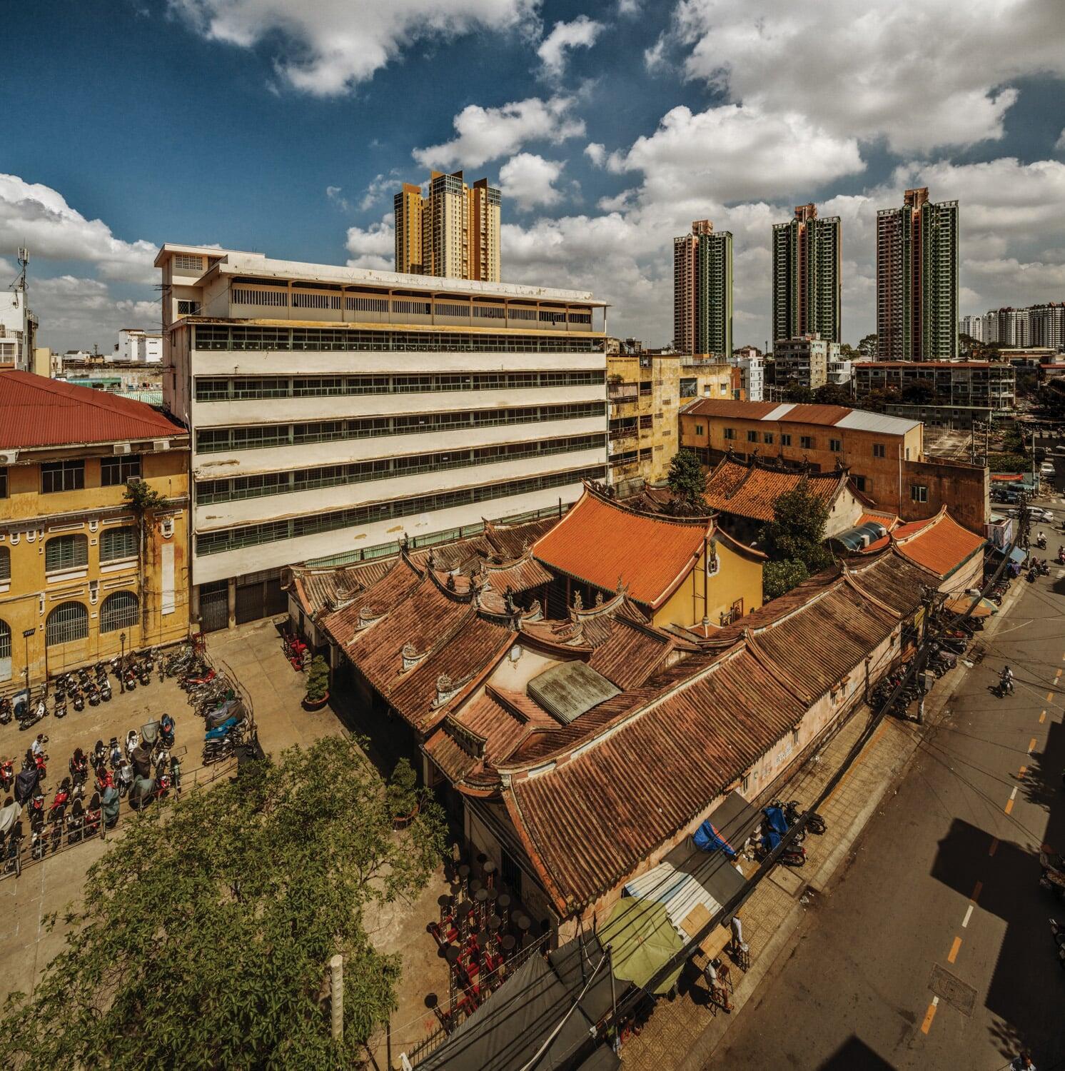 Sign Snaps Portrait of a city by Alexandre Garel