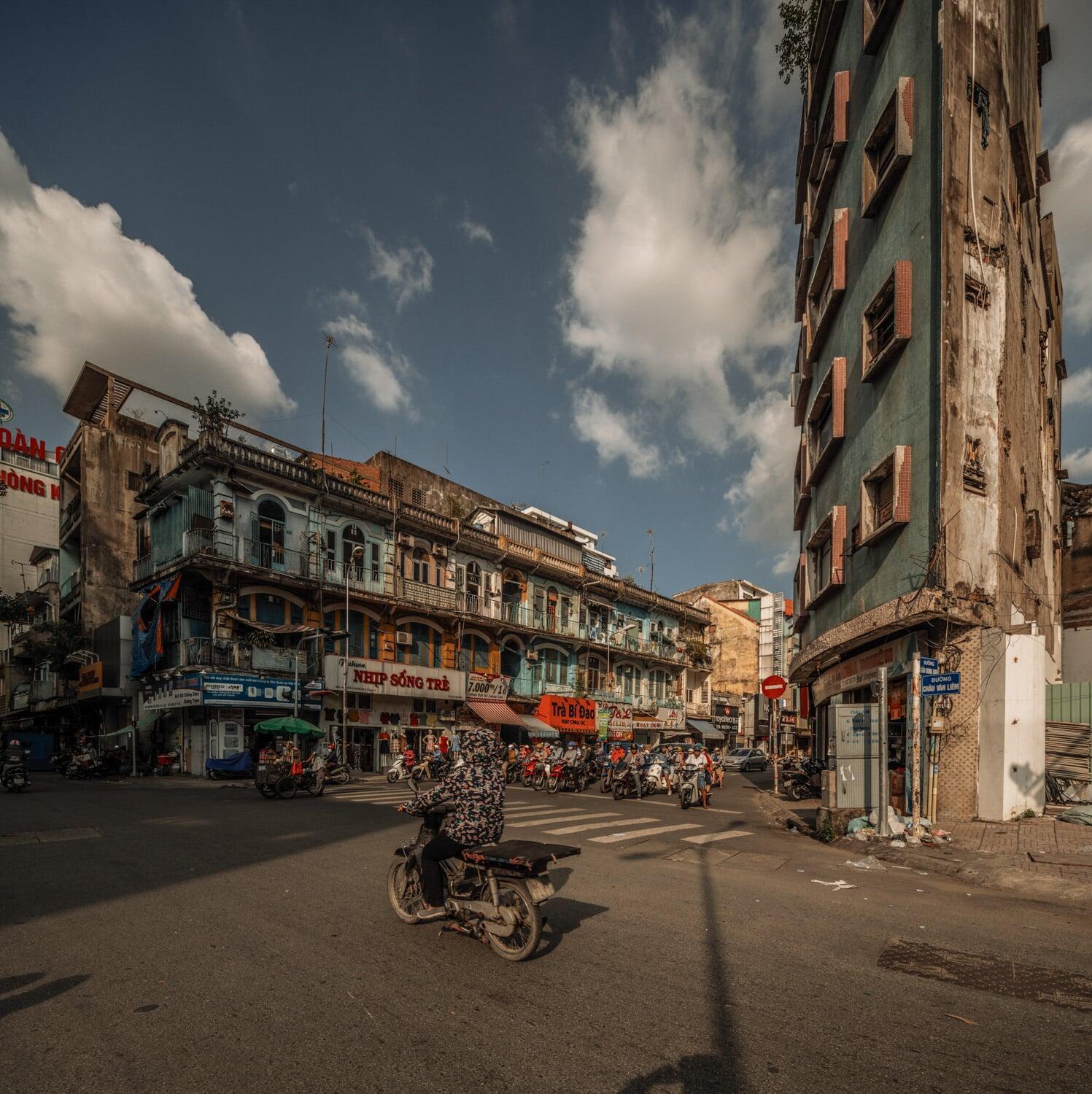 Sign Snaps Portrait of a city by Alexandre Garel