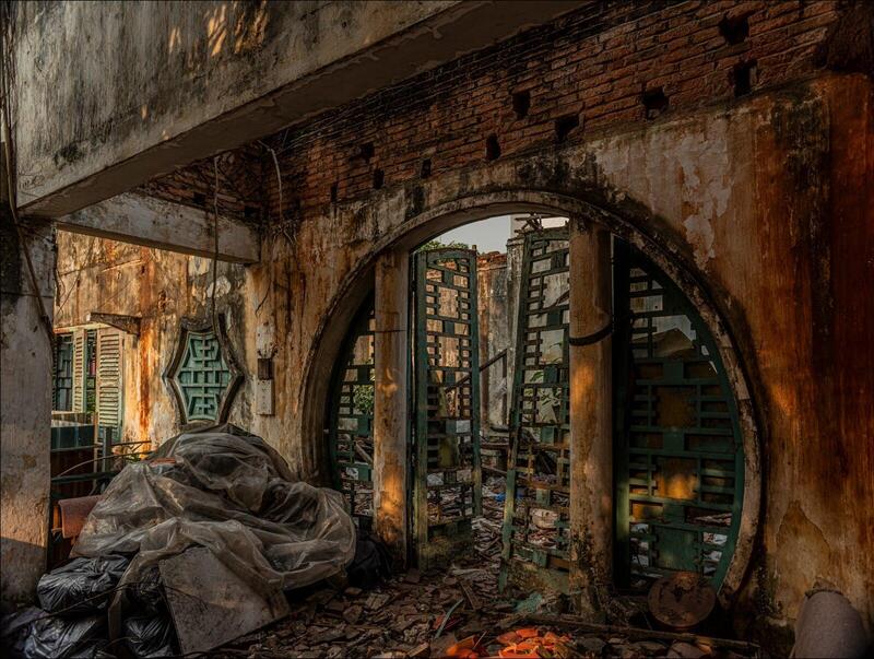 Sign Snaps Portrait of a city by Alexandre Garel